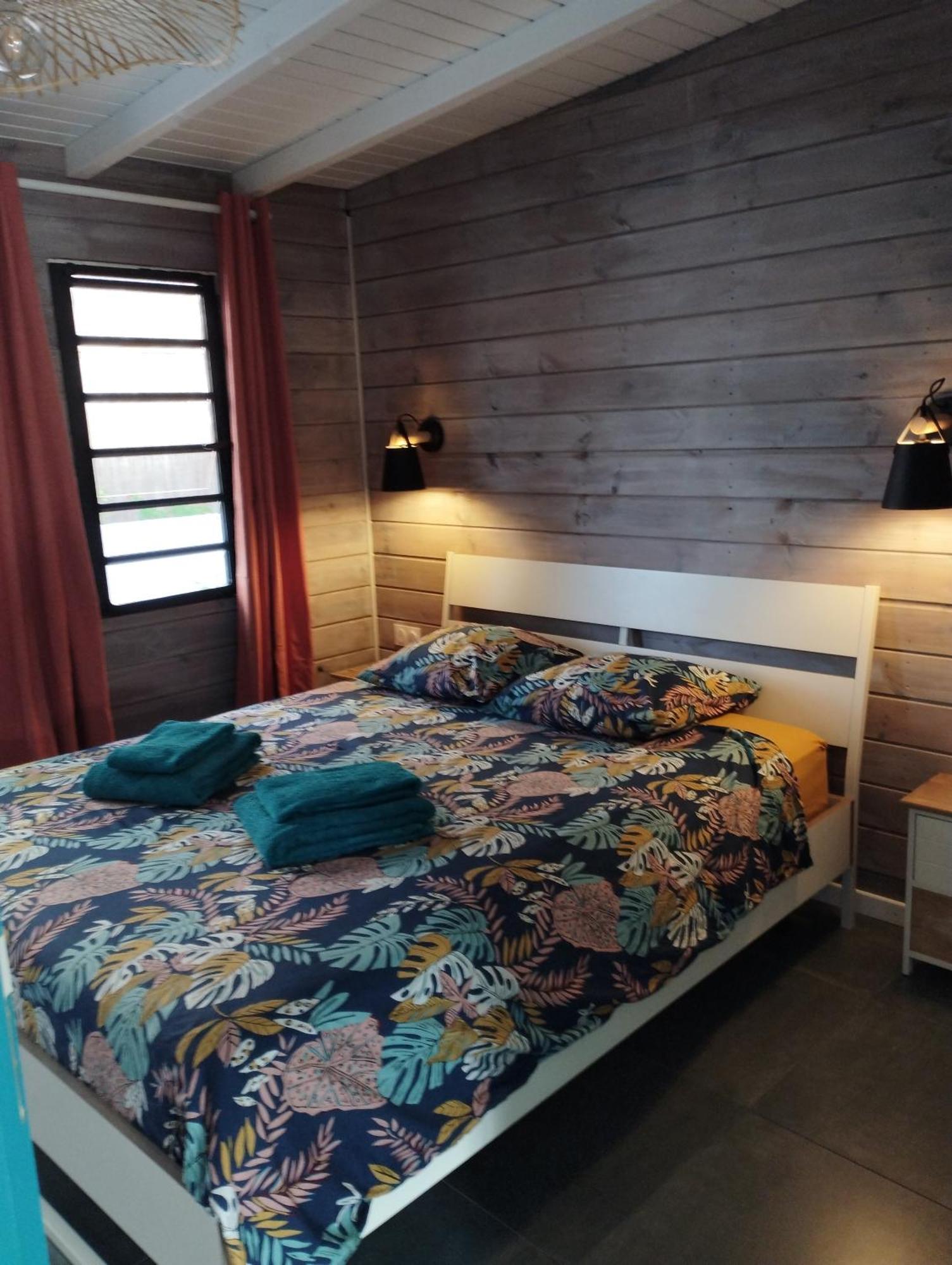 Les Coulirooms - Gite Sainte-Anne  Ngoại thất bức ảnh
